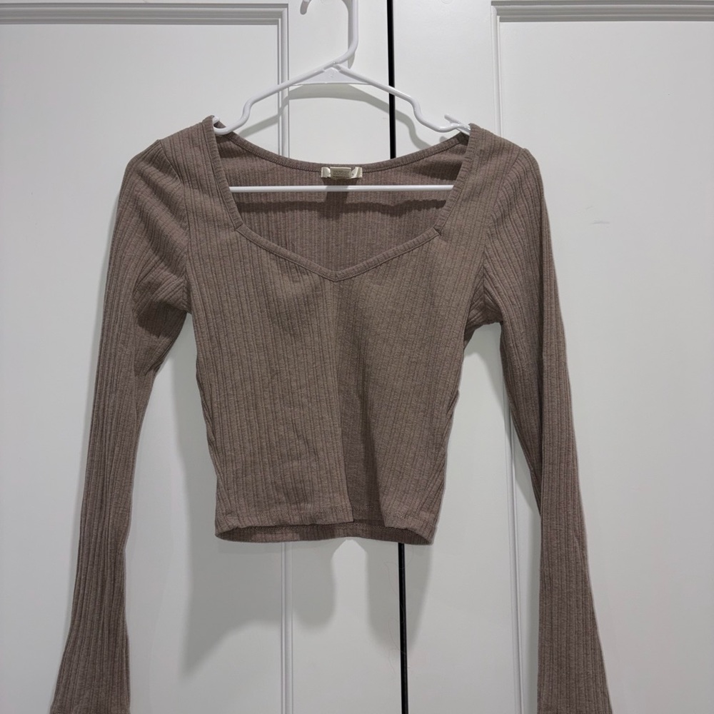 Bozzolo Ribbed V-Neck Crop Top - Tan